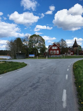 Vid Dalby kyrka svänger vi vänster