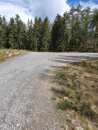 Sväng höger vid denna trevägskorsning.