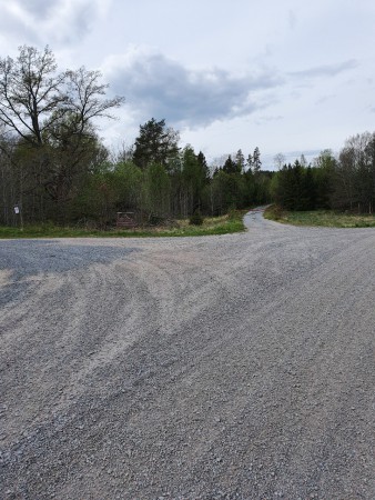 4-vägskorsning. Håll vänster.