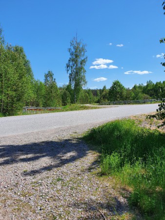 Tag cykelvägen under stora vägen