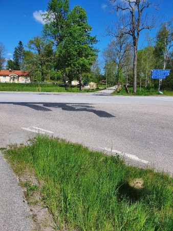 Sväng vänster mot rondellen vid väg 288