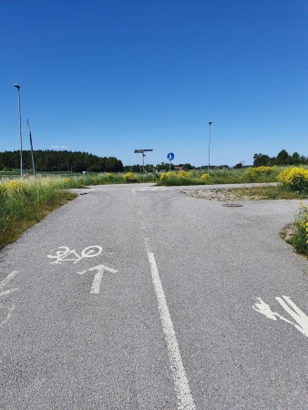 Efter undergången under väg 55, tag höger mot Rickomberga