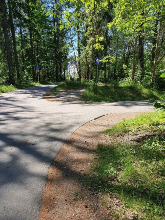 Gå under Vårdsätravägen