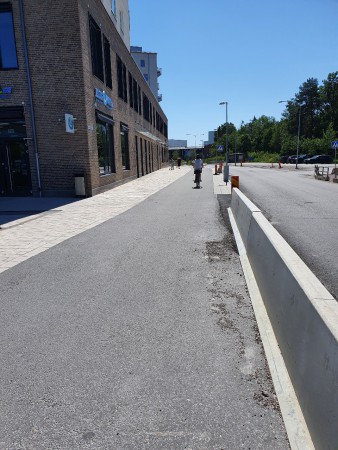 Ta cykelvägen på utsidan av centrumet