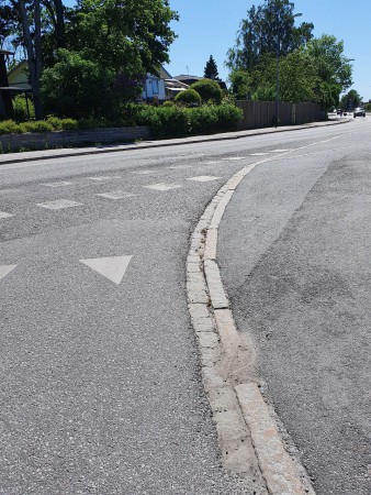 Ta höger men korsa gatan vid övergångsstället