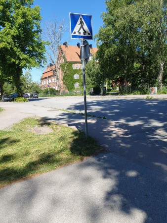 Sväng vänster in på Seminariegatan och ta sen höger in på Prästgatan