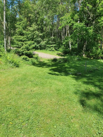 Sväng vänster upp mot grusvägen